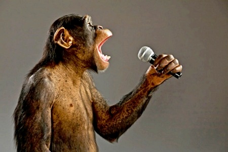 macaco-com-microfone